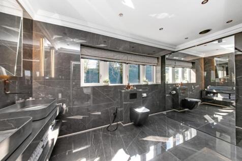 BEDROOM ONE EN-SUITE