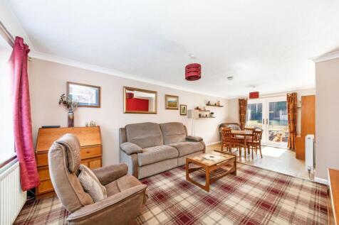 LOUNGE/ DINING ROOM