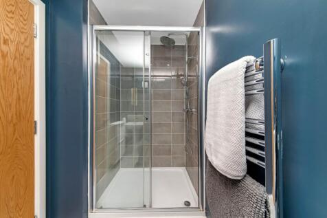 BEDROOM ONE EN-SUITE