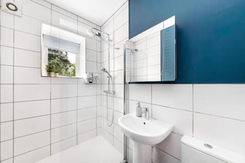 BEDROOM ONE EN-SUITE