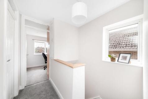 FIRST FLOOR LANDING