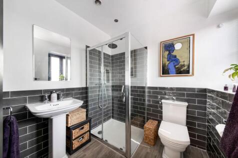 BEDROOM ONE EN-SUITE
