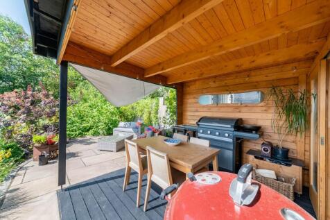 SUMMER HOUSE