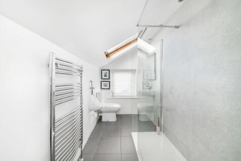 FIRST FLOOR SHOWER ROOM