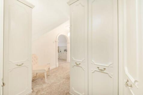 PRINCIPAL SUITE