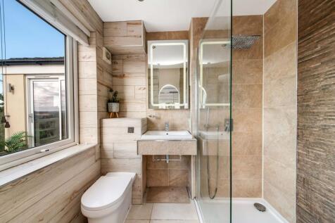 BEDROOM ONE EN-SUITE