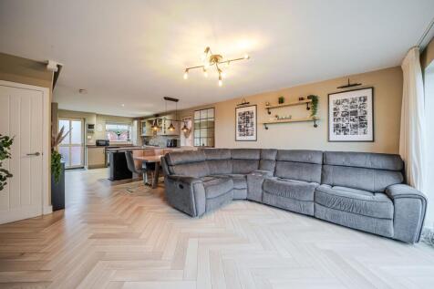 OPEN PLAN LIVING DINING KITCHEN