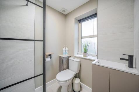 BEDROOM ONE EN-SUITE