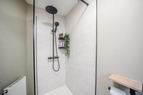 BEDROOM ONE EN-SUITE