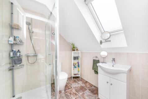 BEDROOM ONE EN-SUITE