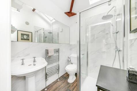 BEDROOM ONE EN-SUITE