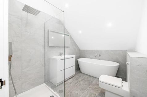 BEDROOM ONE EN-SUITE