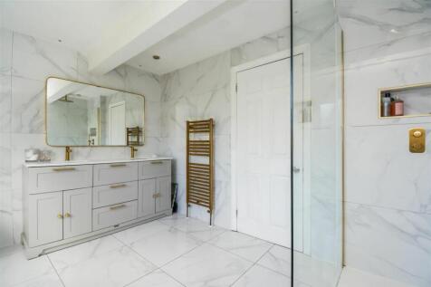 BATHROOM (2).jpg