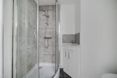 BED 1 ENSUITE.jpg