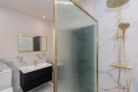 bed 2 ensuite