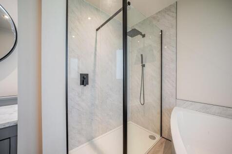 BED 1 ENSUITE
