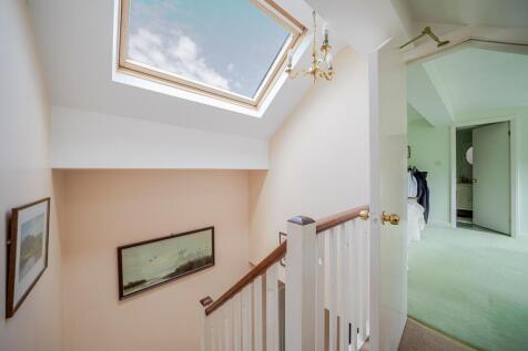 2ND FLOOR LANDING
