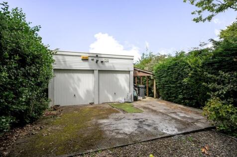 LARGE GARAGE