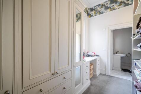 BED 1 DRESSING ROOM