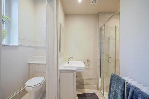 BED 1 ENSUITE