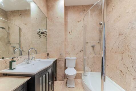 BED 1 ENSUITE