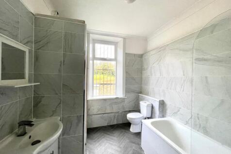 GROUND FLOOR BATHROOM