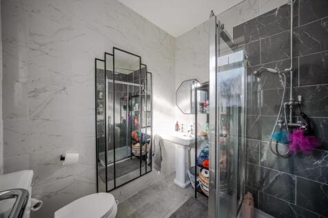 BEDROOM 1 ENSUITE