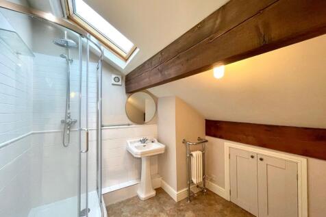 ATTIC ROOM ENSUITE