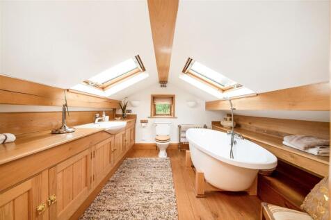 EN-SUITE BATHROOM TO BEDROOM FIVE