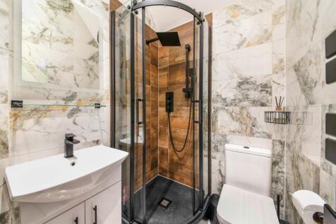 BEDROOM ONE ENSUITE