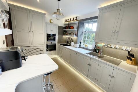 BREAKFAST KITCHEN