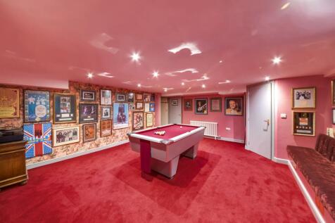 GAMES ROOM