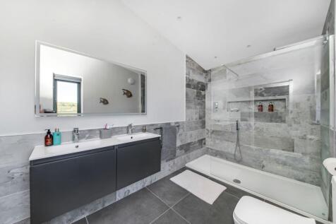 BEDROOM ONE ENSUITE