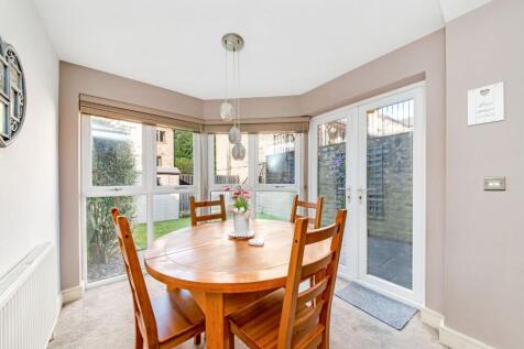 OPEN PLAN LIVING/DINING ROOM