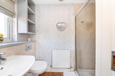 ENSUITE SHOWER ROOM