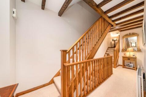 FIRST FLOOR LANDING
