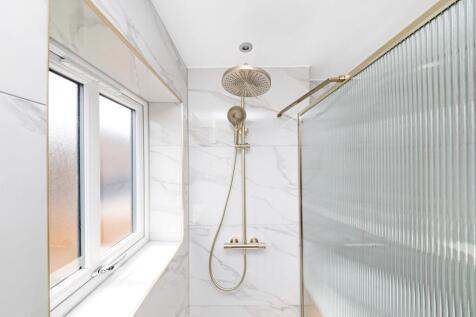 BEDROOM ONE ENSUITE