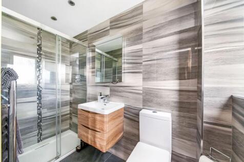 SHARED EN-SUITE