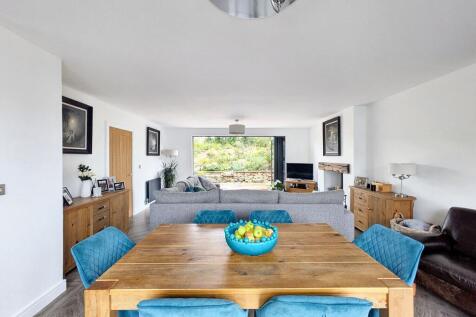 OPEN PLAN DINING KITCHEN AND FAMILY ROOM