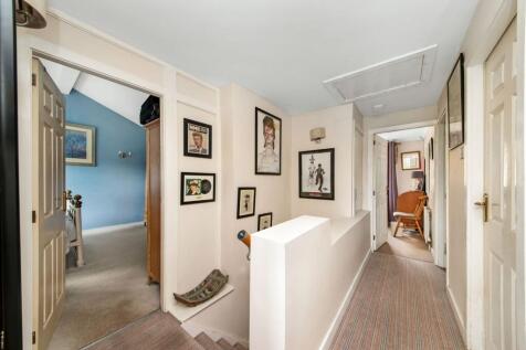 FIRST FLOOR LANDING