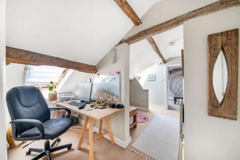 TOP FLOOR LANDING