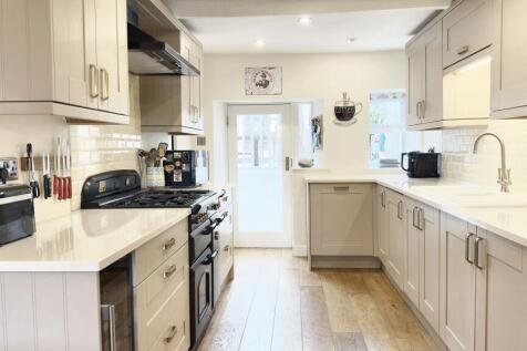 OPEN PLAN DINING KITCHEN