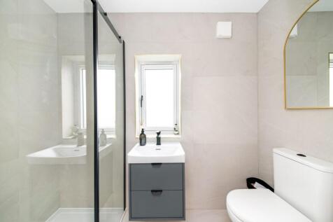Ensuite to Playroom