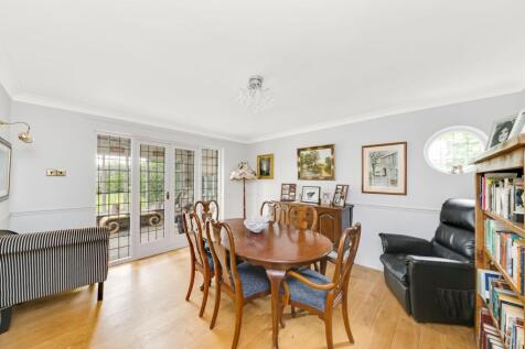 SECOND SITTING ROOM