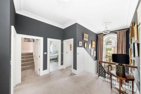FIRST FLOOR LANDING