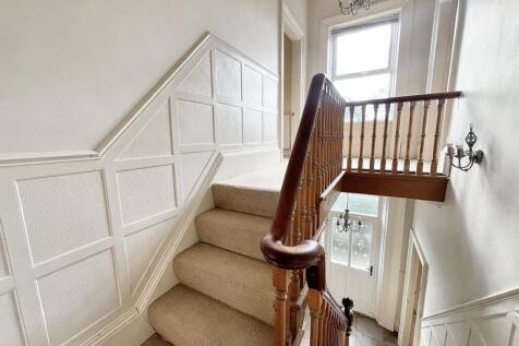 FIRST FLOOR LANDING