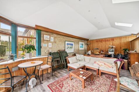 STUDIO / GARDEN ROOM