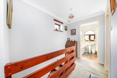 FIRST FLOOR LANDING
