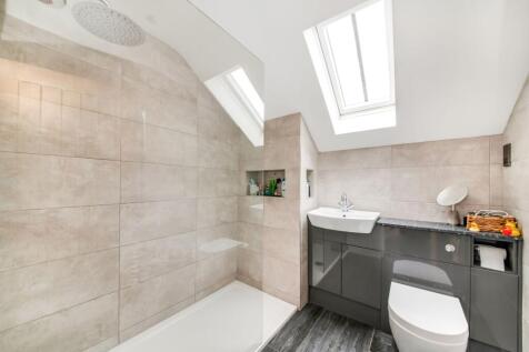 HOUSE SHOWER ROOM