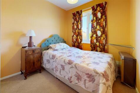 -Tobys-Close-Bedroom 1.jpg